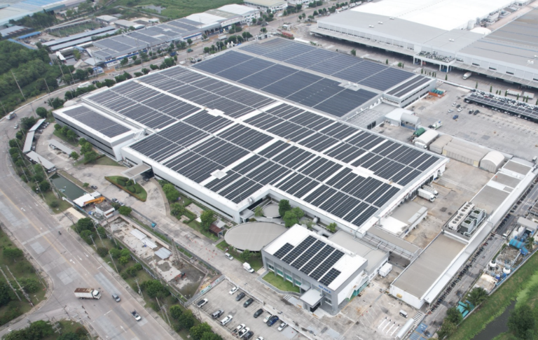ภาพติดตั้งโซล่ารูฟท็อป (Rooftop) บนหลังคาโรงงานในประเทศไทย โดยบริษัทเอเซีย โซลูชั่นส์ แอนด์ ซัพพลาย